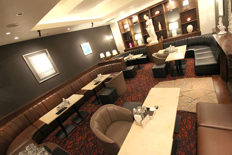 AMRED 店内