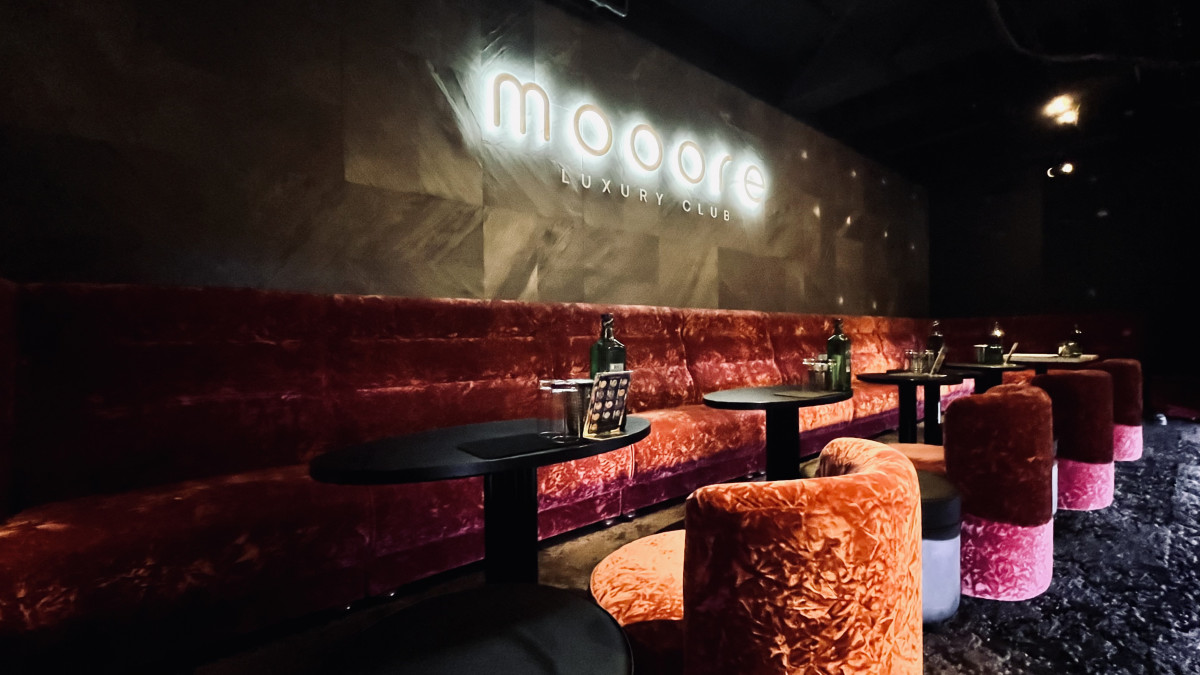 CLUB MOORE 店内