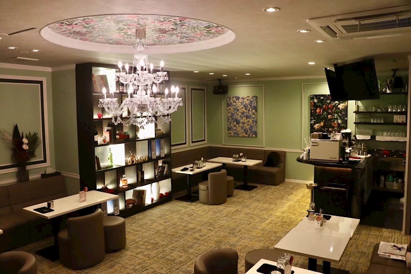 Lounge 林檎 店内
